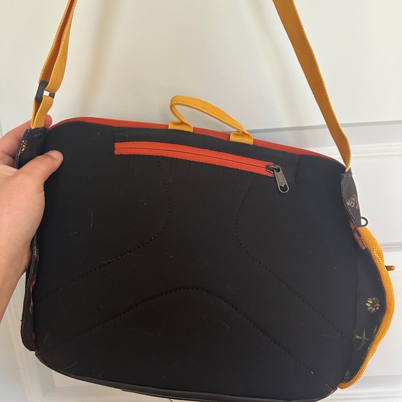 Eagle Creek Black and Yellow Travel Bag - Picture 6 of 10